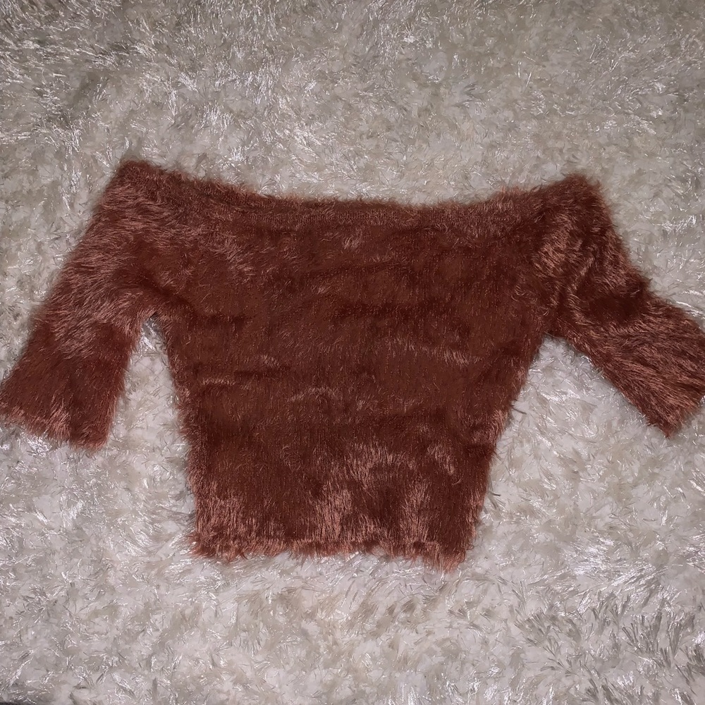 Off shoulder crop too